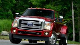 Ford serii F Super Duty 2015 - widok z przodu