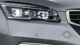 Peugeot 508 Sedan Facelifting (2015) - prawy przedni reflektor - włączony