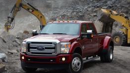 Ford serii F Super Duty 2015 - widok z przodu