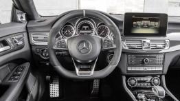 Mercedes CLS Shooting Brake X218 Facelifting (2015) - kokpit