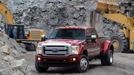 Ford serii F Super Duty 2015 - widok z przodu