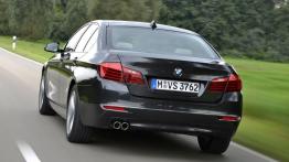 BMW serii 5 F10 518d Sedan (2015) - widok z tyłu