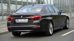 BMW serii 5 F10 518d Sedan (2015) - widok z tyłu