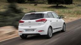 Hyundai i20 II Hatchback Kappa 1.4 MPI (2015) - widok z tyłu