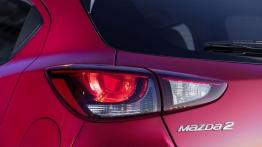 Mazda 2 III SKYACTIV-G 1.5 (2015) - lewy tylny reflektor - włączony