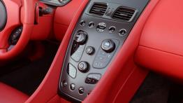 Aston Martin Vanquish Volante (2015) - konsola środkowa