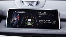 BMW X5 III xDrive40e (2015) - ekran systemu multimedialnego