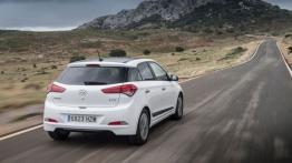 Hyundai i20 II Hatchback Kappa 1.4 MPI (2015) - widok z tyłu