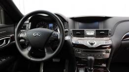 Infiniti Q70 L (2015) - kokpit