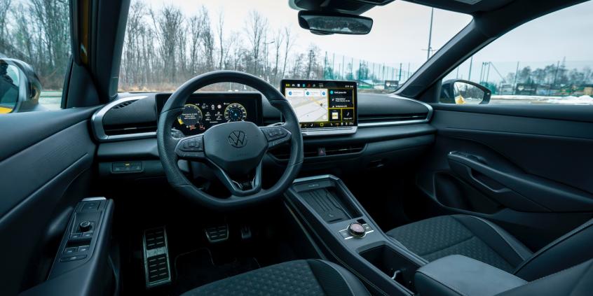 Volkswagen T-Roc 1.5 eTSI DSG R-Line udowadnia, że mały SUV nadaje się w trasę. To murowany hit