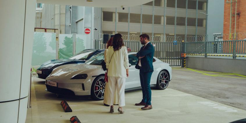 Wyprzedaż aut firmowych (poleasingowych i poflotowych) – jak kupić dobry samochód z historią, unikając pułapek. Poradnik, na co zwrócić uwagę