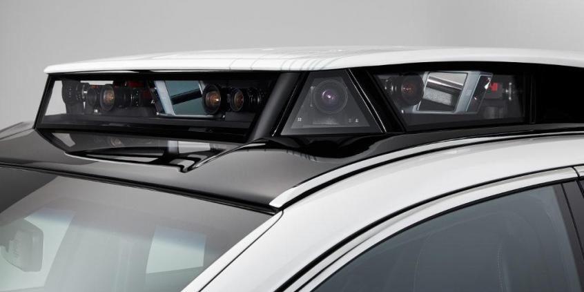 Niby Lexus, a jednak Toyota. I potrafi sama jeździć