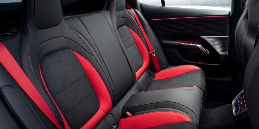 14-calowe ekrany i fizyczne sterowanie. Oto wnętrze nowego AMG GT 4-Door Coupé