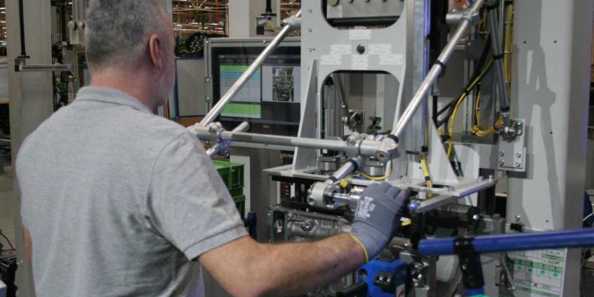 Kolejne życie fabryki silników w Tychach. Dziś ruszyła produkcja silnika Turbo PureTech Grupy PSA