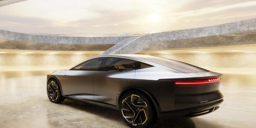 Czy podwyższony sportowy sedan ma sens?