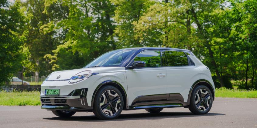 Nissan Micra 52 kWh Evolve Plus to przykład kobiecego auta. Kupimy go oczami i nie pożałujemy