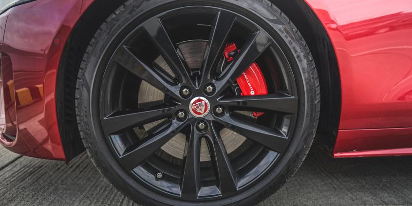 Co mówią opony o samochodzie używanym?