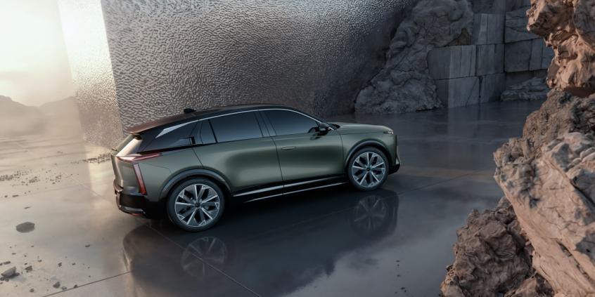 DS N°7 jest jeszcze odważniejszy od poprzednika. Francuski SUV premium w nowoczesnym wydaniu