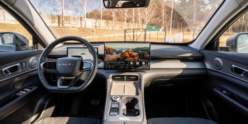 Chery Tiggo 8 Super Hybrid Prestige nie jest złe, lecz padło ofiarą większego brata