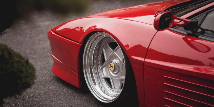 Jeden z tysiąca: Ferrari Testarossa z pneumatycznym zawieszeniem