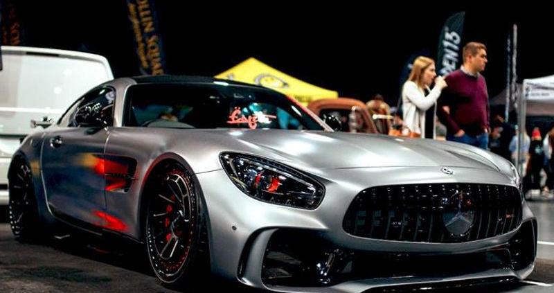 Jeden z tysiąca: Ferrari Testarossa z pneumatycznym zawieszeniem