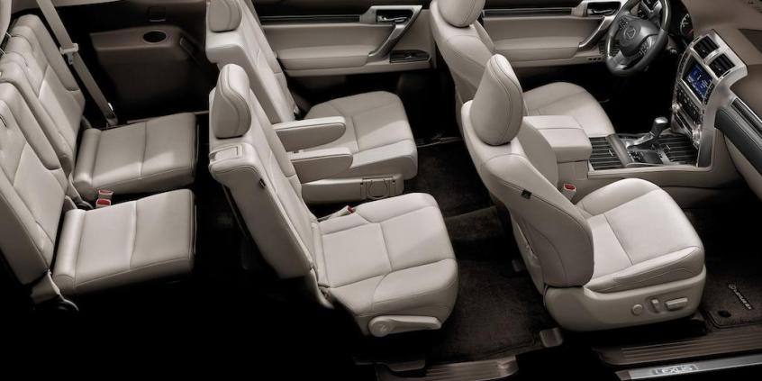 Luksusowy krążownik szos Lexusa z widocznymi zmianami