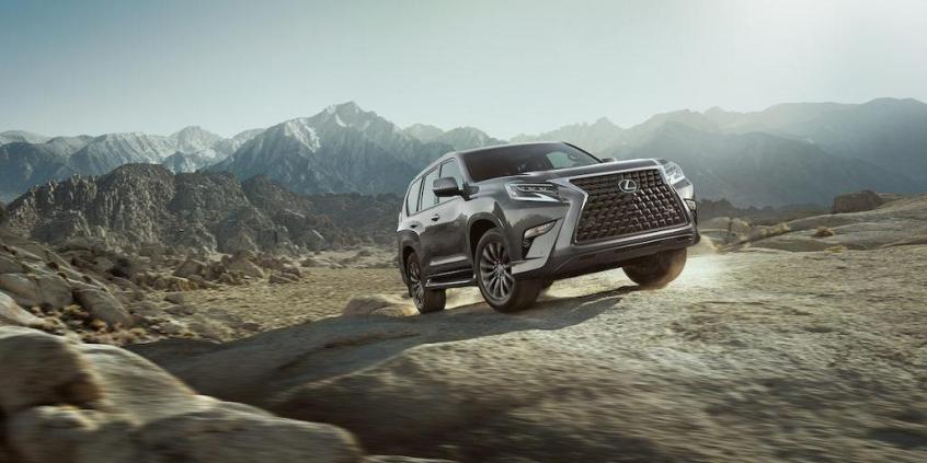 Luksusowy krążownik szos Lexusa z widocznymi zmianami