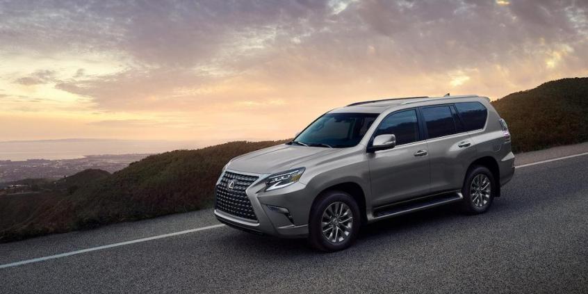 Luksusowy krążownik szos Lexusa z widocznymi zmianami