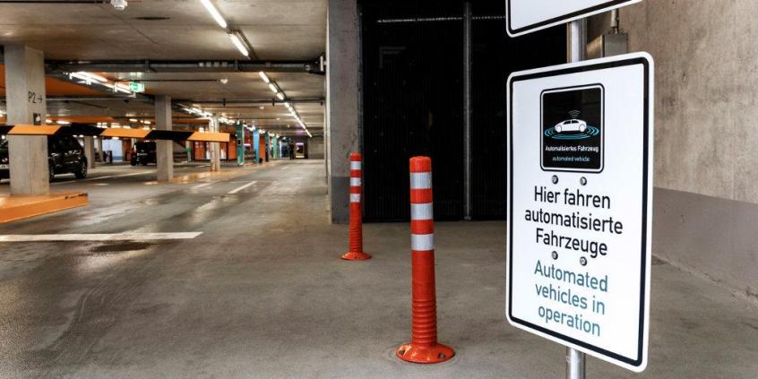 Mercedes i Bosch uruchomiły pierwszy w pełni autonomiczny parking