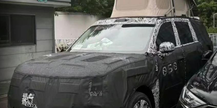 To największy samochód Xiaomi. Nowy SUV ma 70 kWh i namiot dachowy