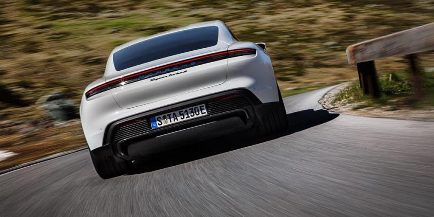 W końcu jest! Oto elektryczny Porsche Taycan