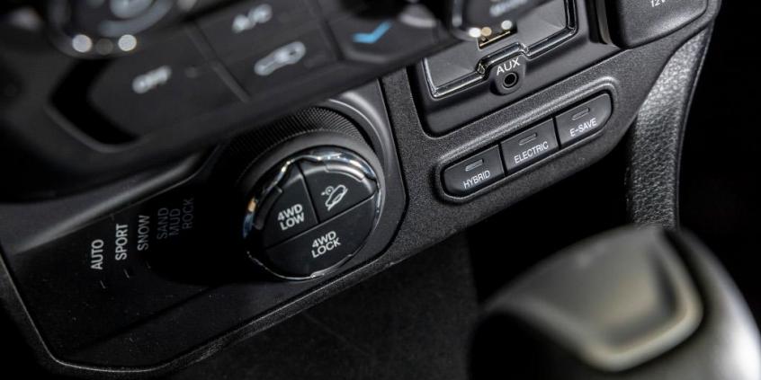 Pierwszy hybrydowy Jeep plug-in wjeżdża do Europy