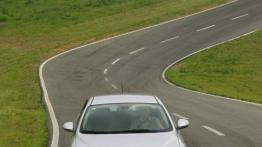 Alfa Romeo 159 - przód - reflektory włączone