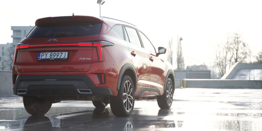 Porównanie: JAC JS8 Pro 1.5 T-GDI DCT vs Chery Tiggo 8 1.6 T-GDI DCT Prestige. Sprawdzam 7-osobowe chińskie SUV-y