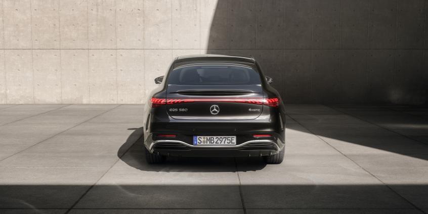 Mercedes EQS 2026 debiutuje jako pogromca zasięgu. 926 km na jednym ładowaniu i rekordowa wydajność, która zawstydza rywali