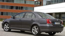 Toyota Avensis 2006 - lewy bok