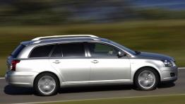 Toyota Avensis 2006 - prawy bok