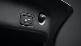 Jaguar XJ X351 Facelifting (2016) - przycisk do zamykania bagażnika