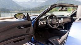BMW Z4 E89 Facelifting Estoril Blue (2016) - widok ogólny wnętrza z przodu