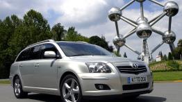 Toyota Avensis 2006 - widok z przodu