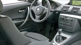 BMW Seria 1 2006 - kokpit
