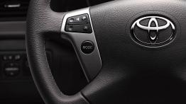 Toyota Avensis 2006 - sterowanie w kierownicy