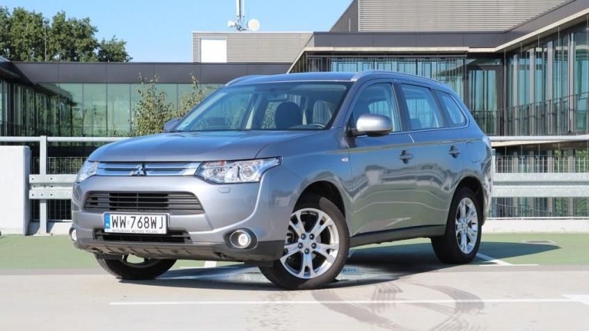 Mitsubishi Outlander III SUV Facelifting 2.2 DOHC DI-D 150KM 110kW 2014-2016