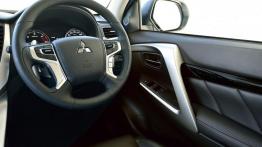 Mitsubishi Pajero Sport (2016) - kokpit