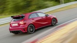 Mercedes A 45 AMG (W 176 Facelifting) 2016 - prawy bok