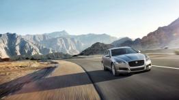 Jaguar XF II 2.5t Prestige (2016) - widok z przodu