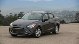 Scion iA (2016) - widok z przodu