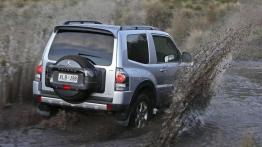 Mitsubishi Pajero IV SUV 3d 3.2 DOHC 200KM 147kW 2009-2016
