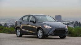 Scion iA (2016) - widok z przodu