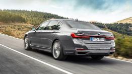BMW Seria 7 G11-G12 Sedan 740e 326KM 240kW 2015-2016